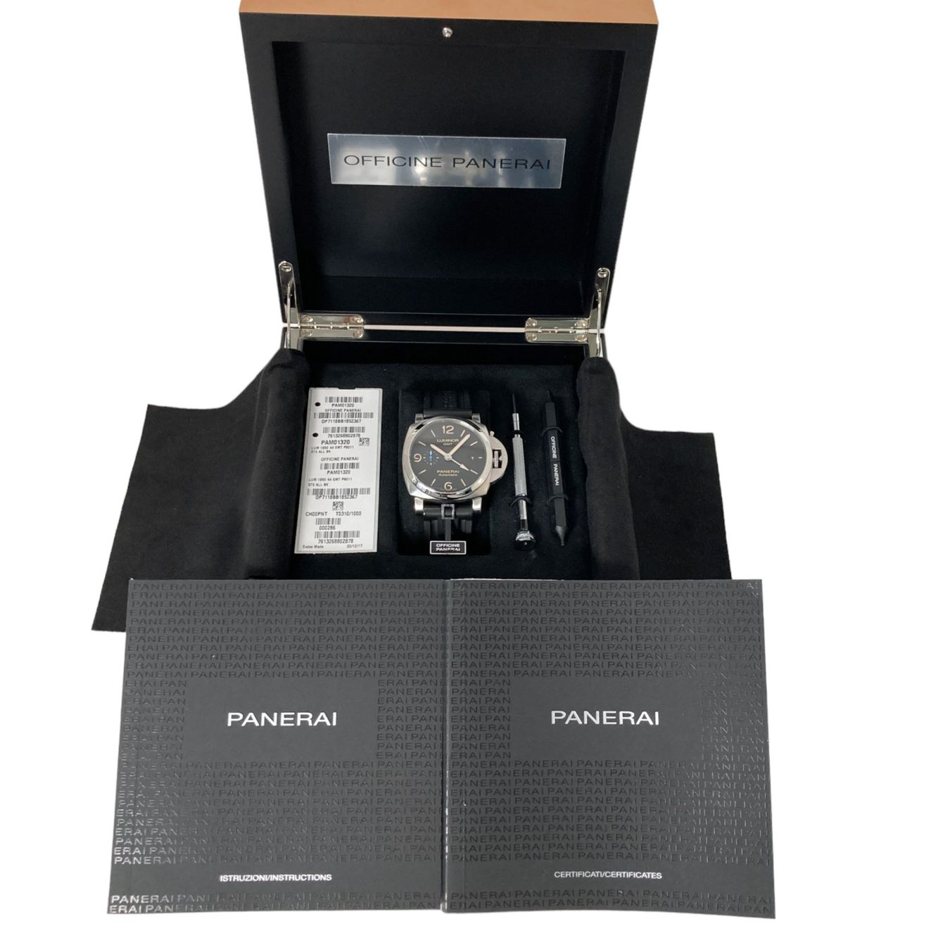 Panerai Orologi: Panerai Luminor GMT Automatic 44mm / PAM 01320 / Box&Papers – Usato da Genève venduto da WATCHOYSTER 1