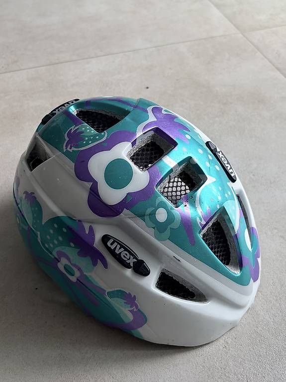 Caschi: Uvex Kindervelohelm  – Usato da Möriken AG venduto da Judyzo