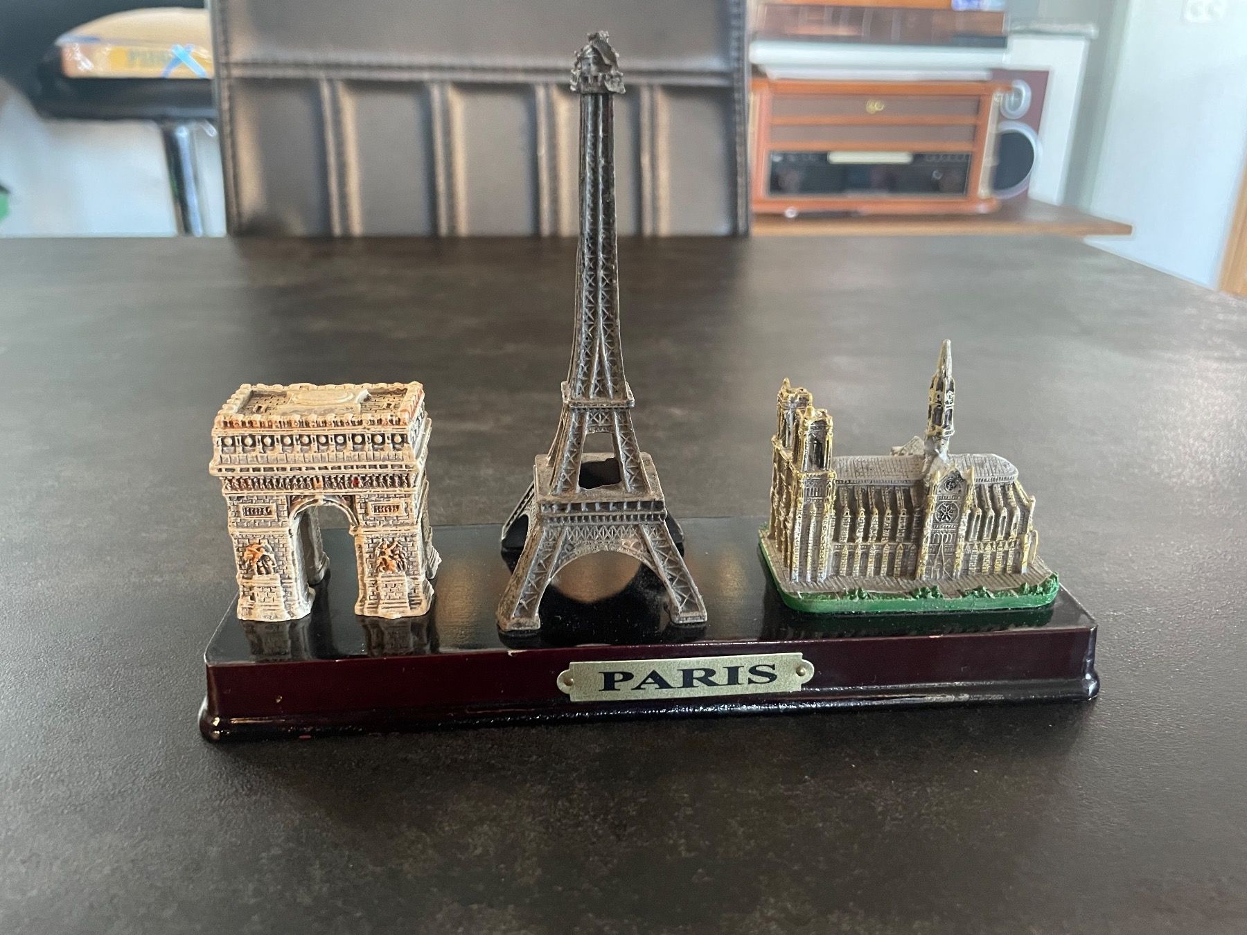 Statuette: Souvenir Vintage Paris – Usato da Vallamand venduto da Bricbracbroc82 2