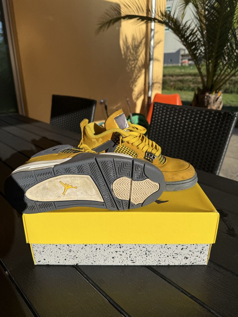 Scarpe da uomo: Air Jordan 4 Yellow Thunder – Usato da Huttwil venduto da sar_lbv8 1