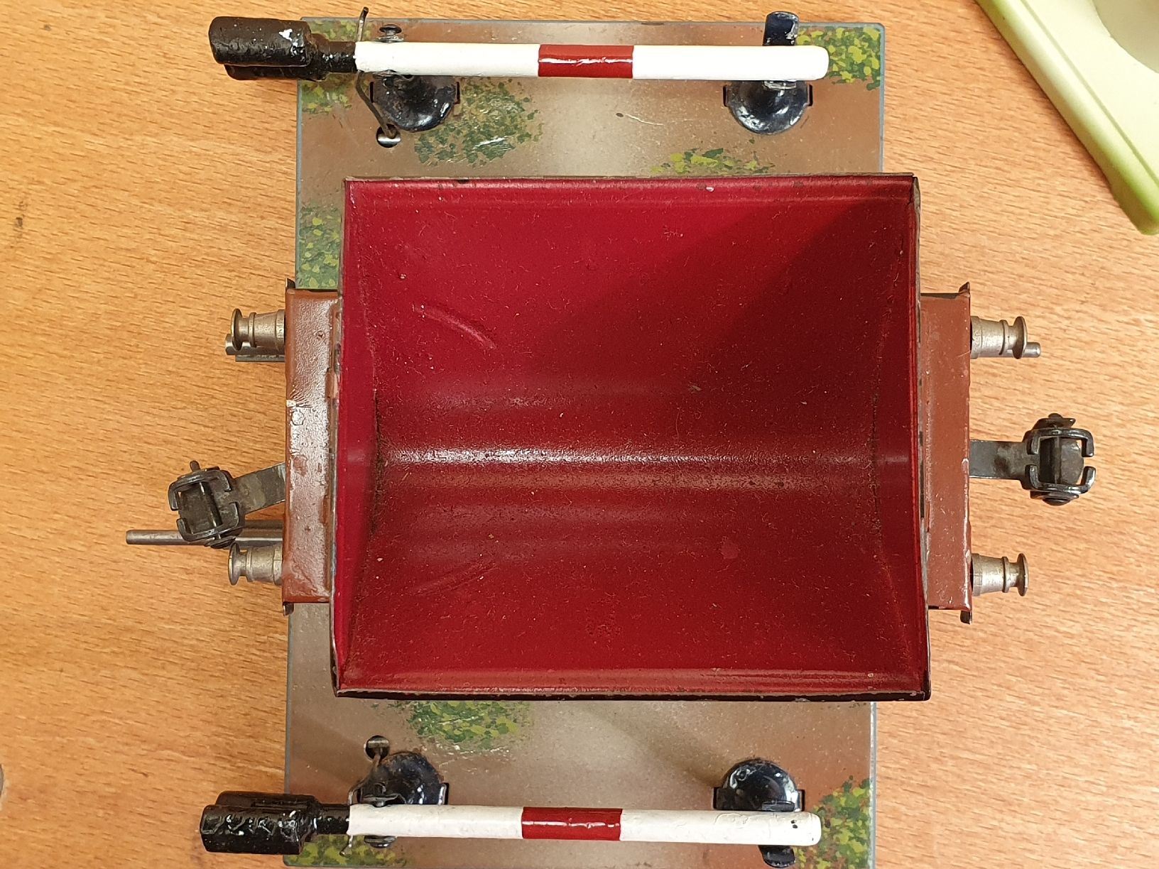 Märklin Modelleisenbahnen: Antike Märklin Kipplore, Schranke und Läutewerk – Gebraucht aus Riehen von Sandra184 4