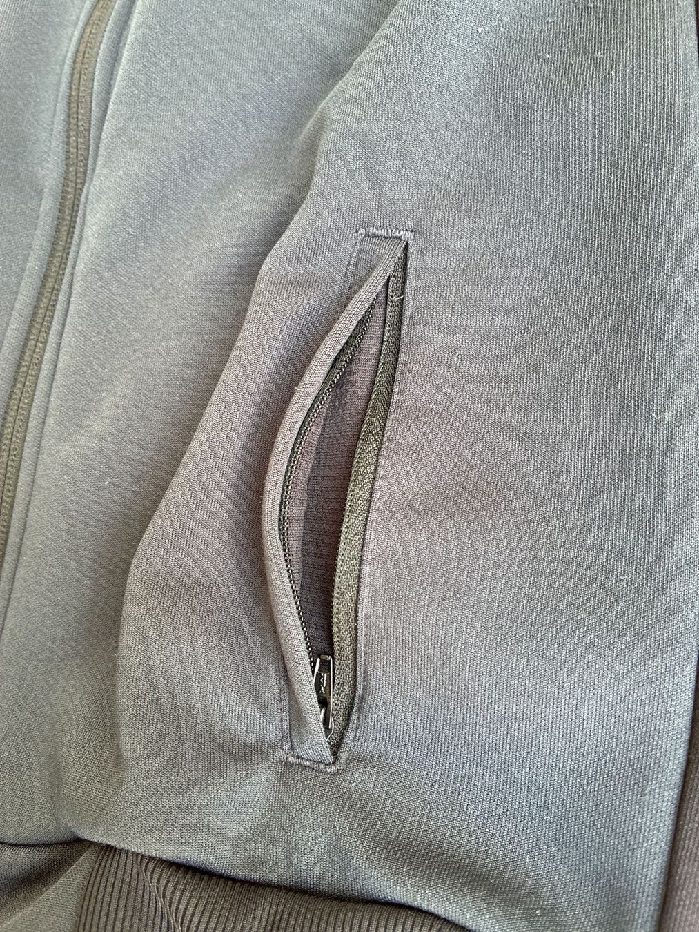 Jacken: Trainerjacke von Kipsta, Gr. 140, schwarz – Gebraucht aus Guntershausen von Gloominati 5