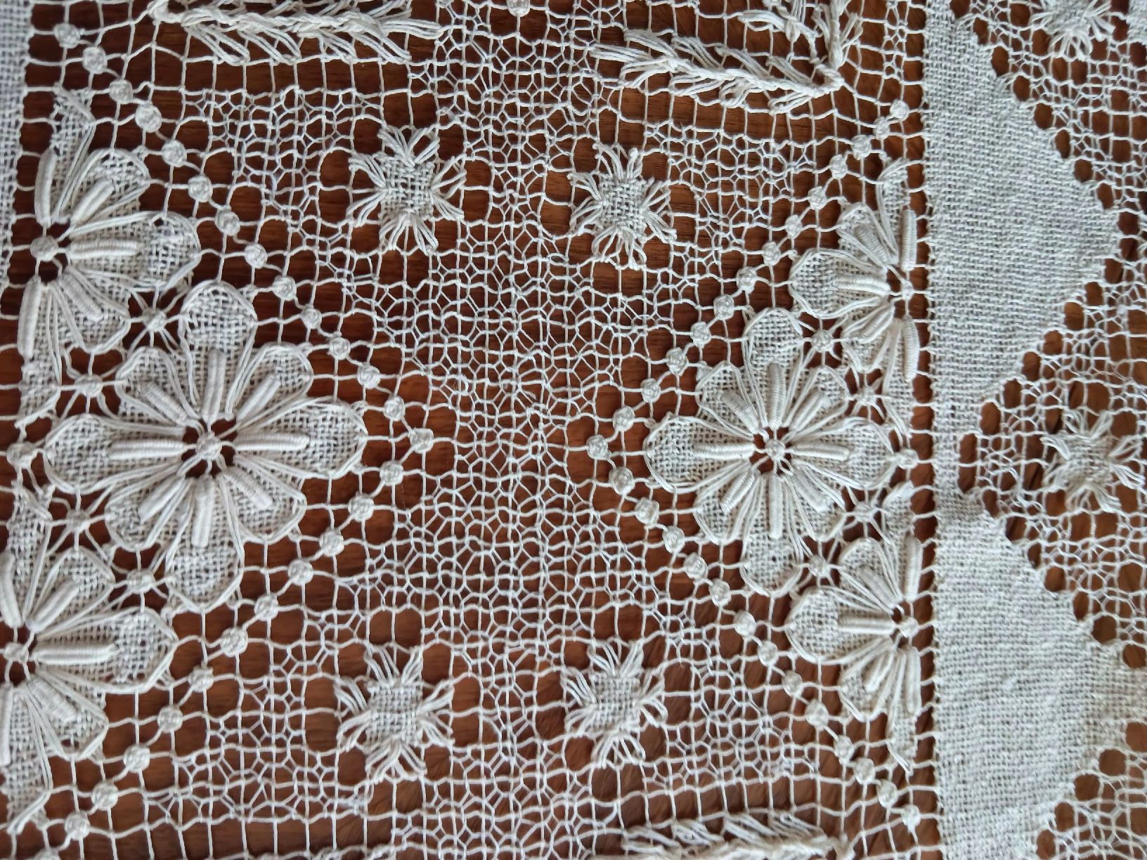 Sonstige Tischwäsche: Filet tischdecke/gardine – Gebraucht aus Ambrì von Maerz87 2