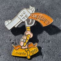 W553 - Pin Revolver Levante EMV No te Cuelgues