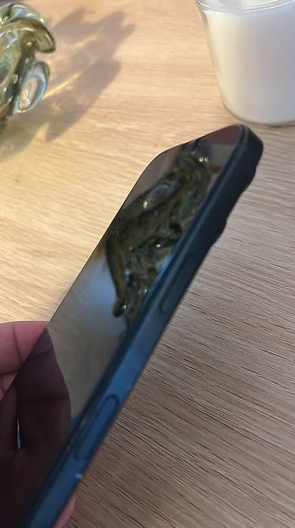 Portables: iPhone 16 pro 256 gb super état  – D'occasion à Colombier VD par Xzbit 1