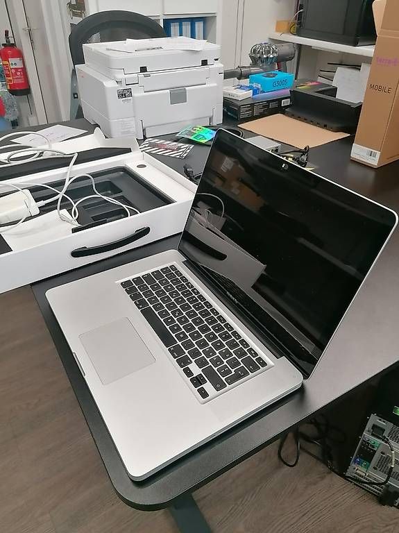Portables: MacBook Pro (15 Zoll, Ende 2011) – D'occasion à Löhningen par Divemisli