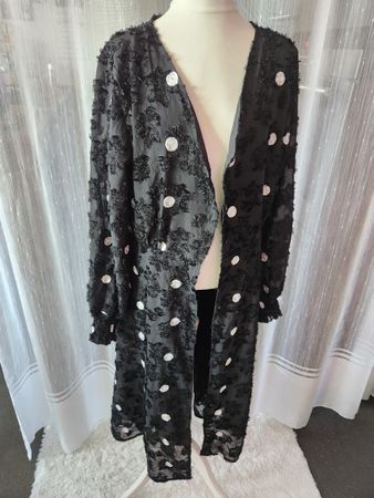 Schwarzer Sommer-Cardigan mit Tupfenmuster, Grösse 40