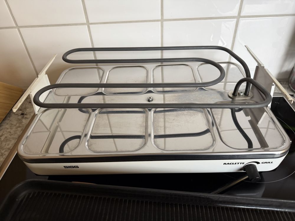 Sigg Raclette-Grill weiss mit Pfännchen und Holzschaber (Gebraucht) in ...
