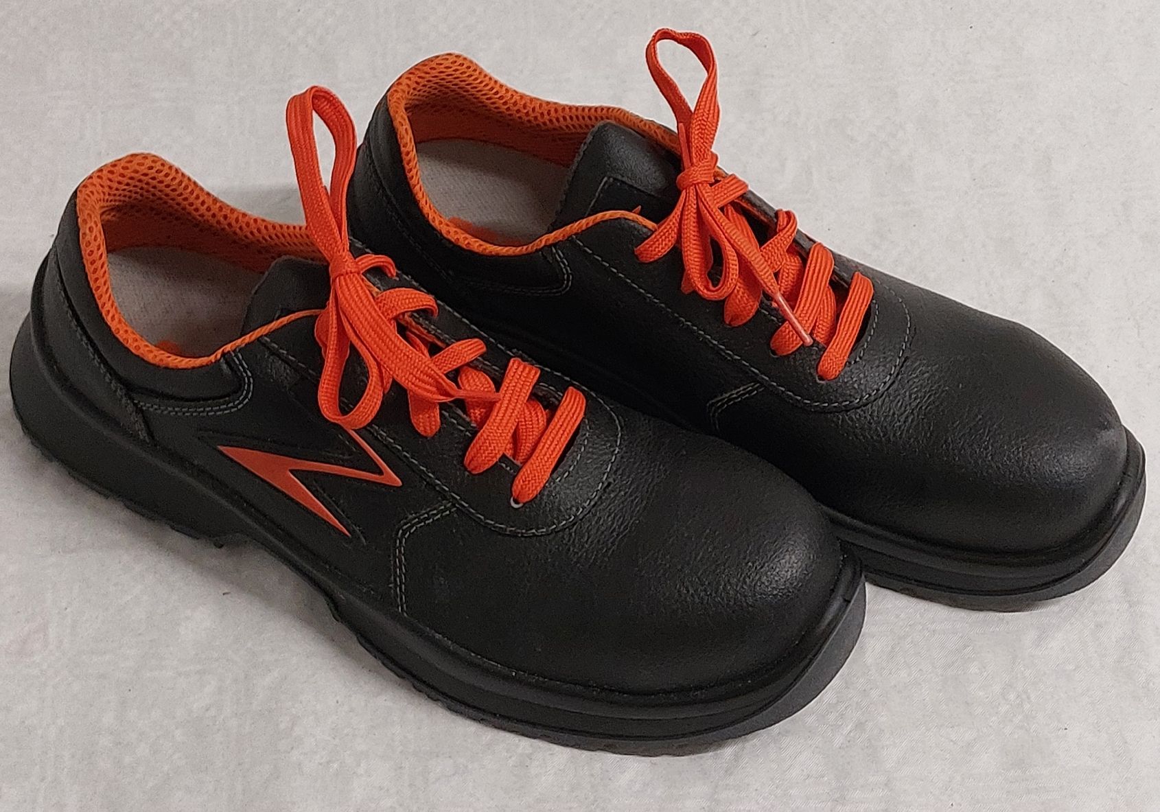 Scarpe da uomo: Ungetragene Arbeits Schuhe Gr.: 40 – Nuovo (secondo la descrizione) da Niederuzwil venduto da MP-plasch