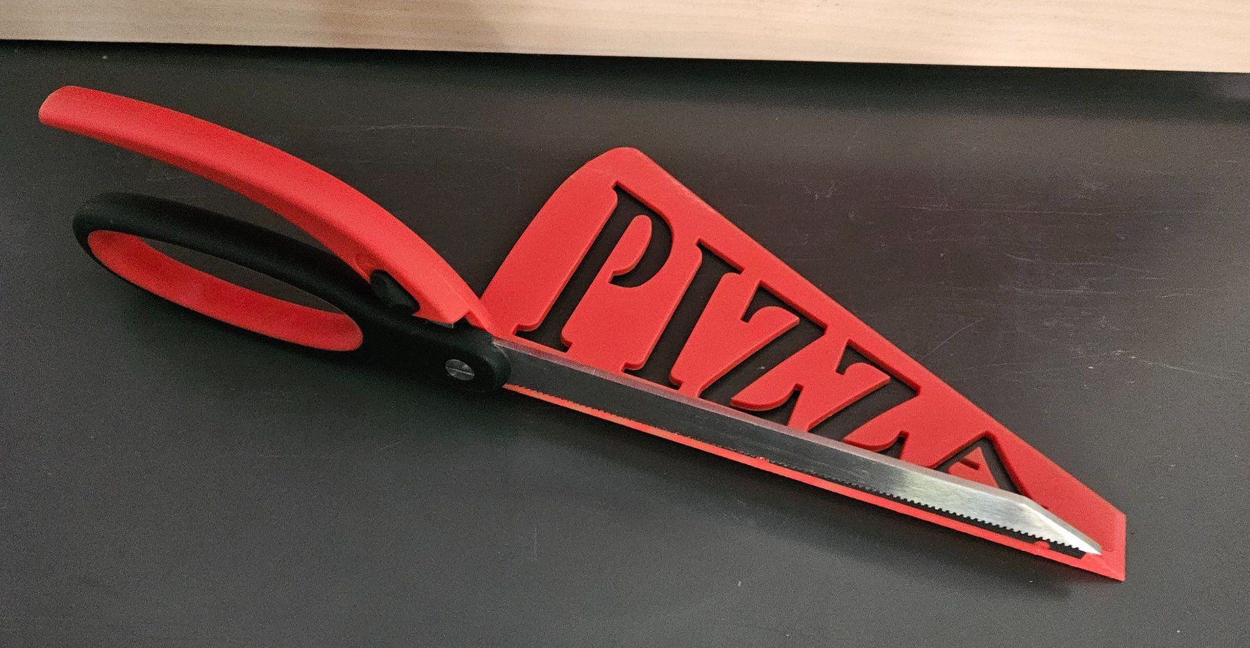 Elettrodomestici da cucina: Pizzaschere rot mit Klingenschutz neuwertig – Usato da Menziken venduto da sura76