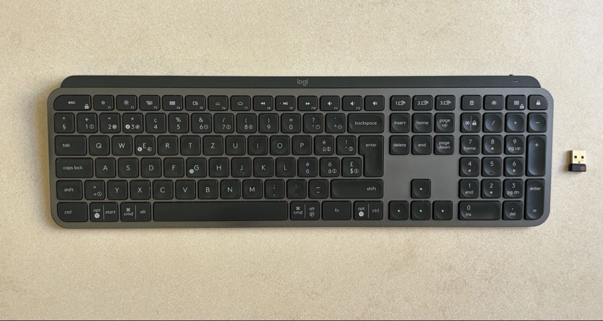 Logitech Tastiere: Logitech MX Keys QWERTZ + Unifying dongle – Usato da Lausanne venduto da dayvan