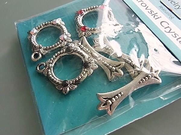 Perle (finte): 3 Stab Verschlüsse mit Strass  Swarovski – Nuovo e nell'imballaggio originale da Alpnachstad venduto da perlengaby 2