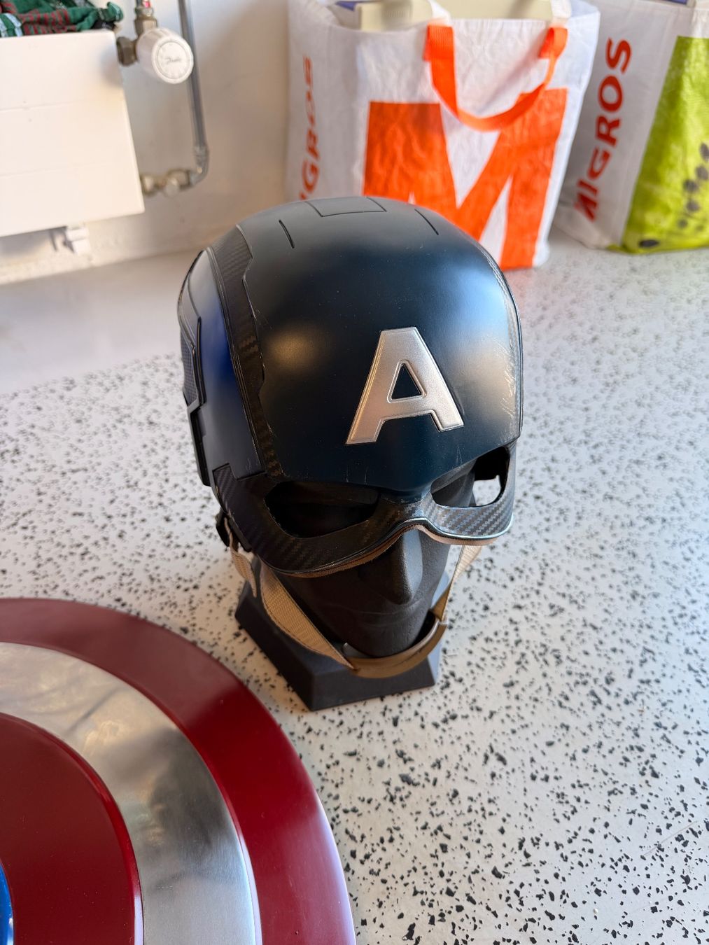Skulpturen & Statuen: Marvel Captain America Maske&Schild – Neu (gemäss Beschreibung) aus Rupperswil von buergin01 2