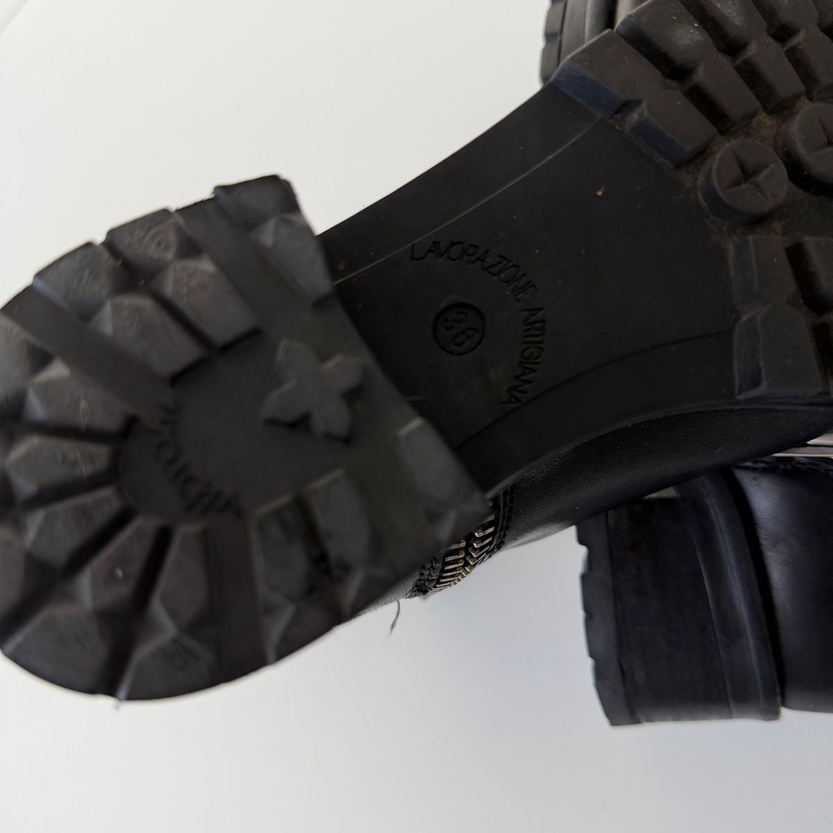 Scarpe da donna: CULT Black Leather Boots – Usato da Emmen venduto da Colette-Juliette 7