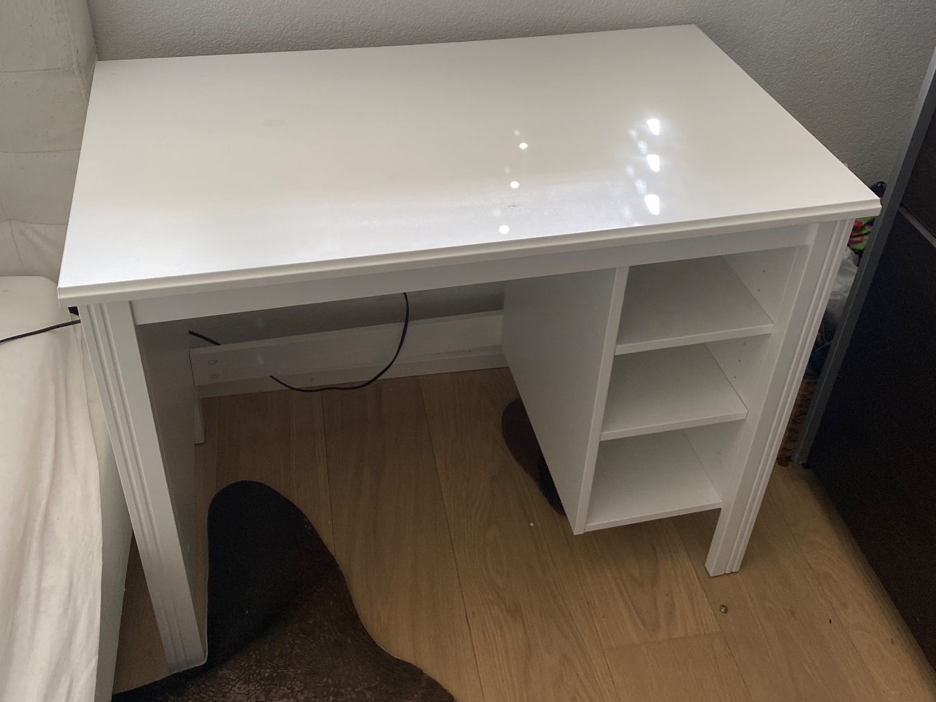 Schreibtische: Weisser Schreibtisch mit Regal – Gebraucht aus Reinach BL von lli_y67n 2