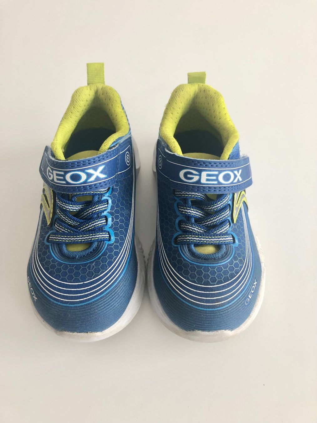 Geox Scarpe per ragazzi: Geox Velcro Sneaker mit Licht Gr. 24 – Usato da Egg b. Zürich venduto da egg2665