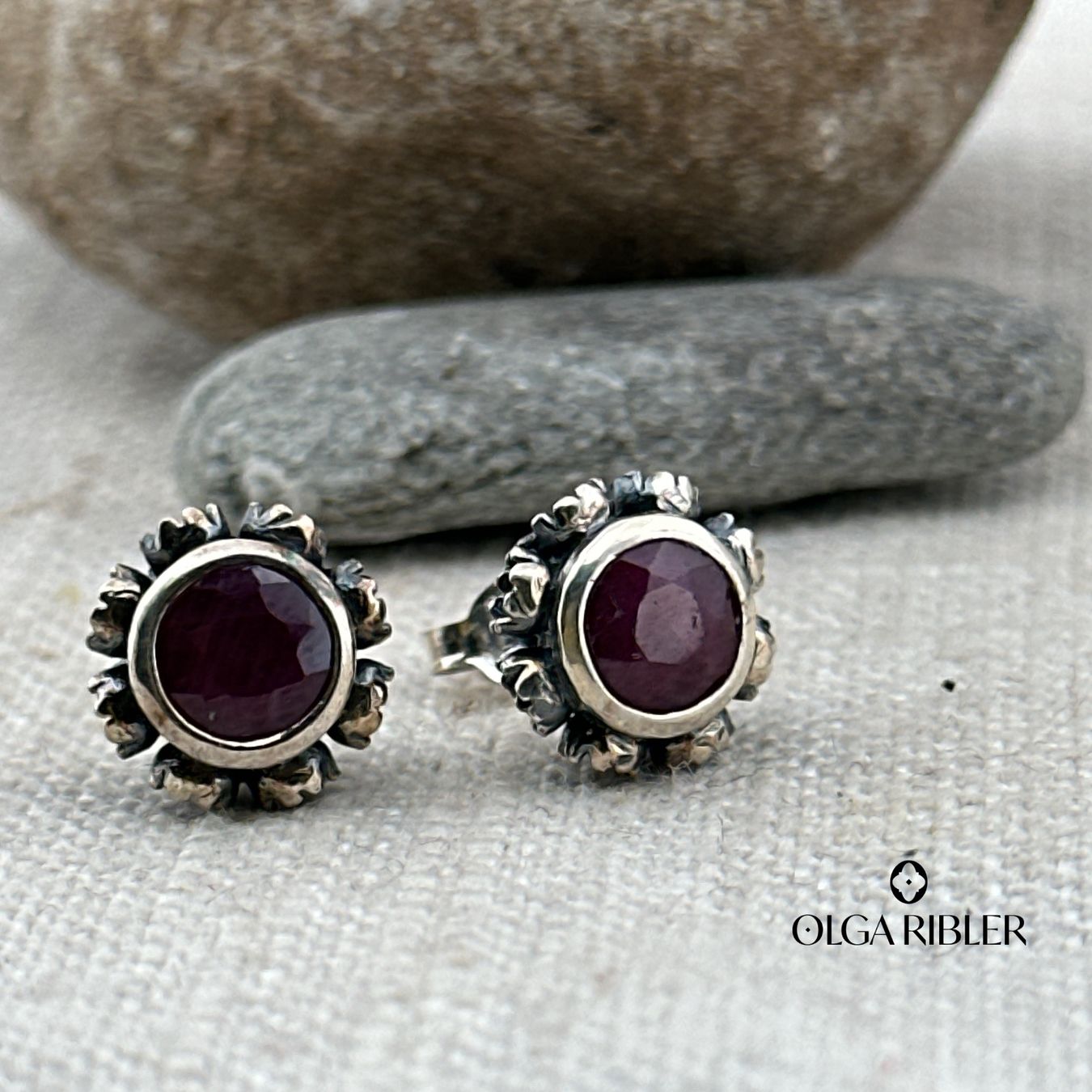 Olga Ribler Boucles d'oreille: Silber Ohrstecker mit Granat – Neuf (Voir description) à Luzern par MonikaS03