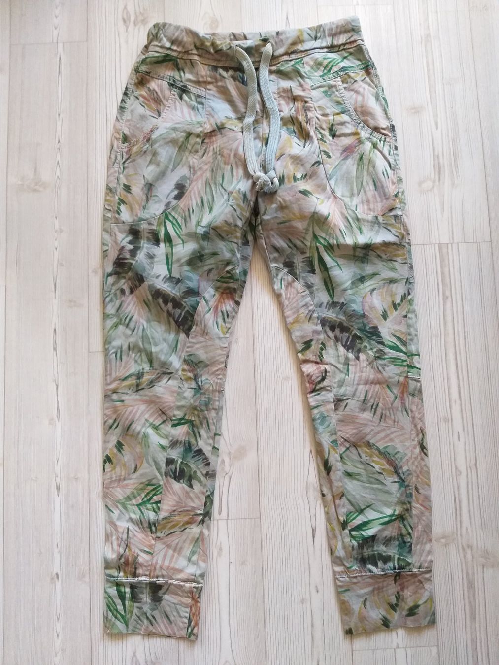Please Jeans Pantaloni: PLEASE Pantalon / Hose taille / Grosse S – Usato da Cossonay-ville venduto da Super-Price-Quality