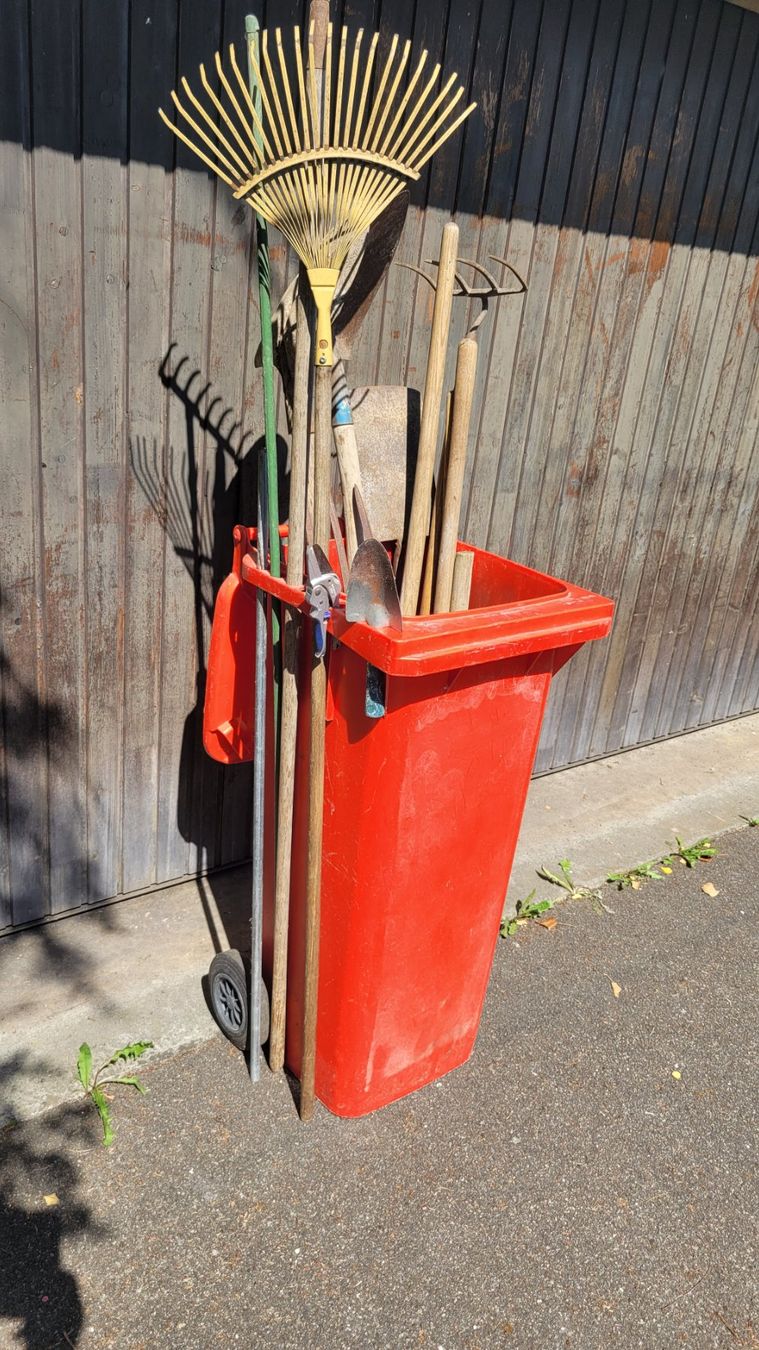 Eléments de bureau: RollContainer mit Gartenwerkzeug Kontainer – D'occasion à Emmenbrücke par yanndrechsler 5