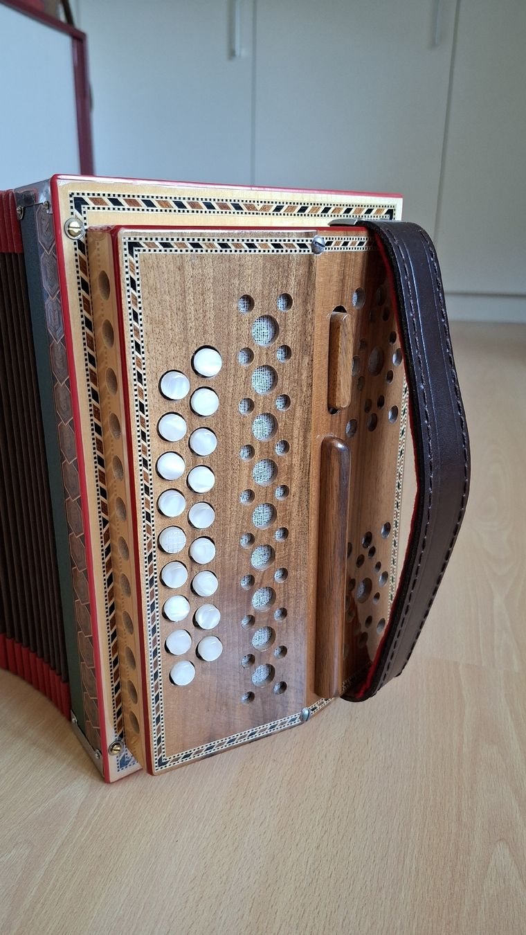Eichhorn Musikinstrumente: Schwyzerörgeli Eichhorn – Gebraucht aus Brunnen von ristei 2