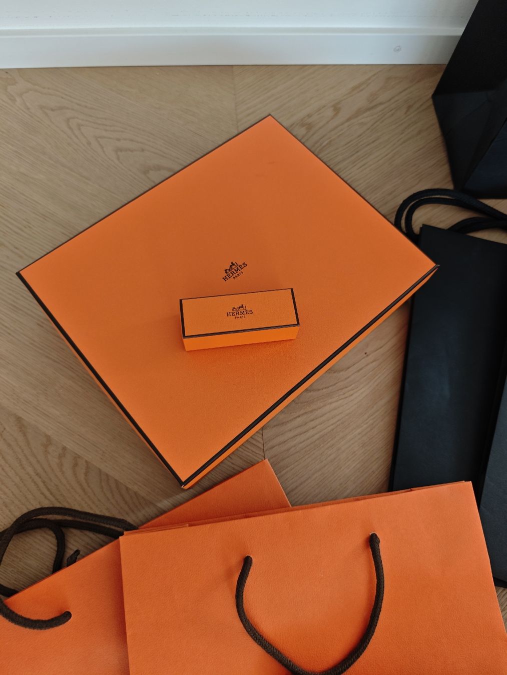 Chanel Taschen für Damen: CHANEL & HERMÈS Boxen & Papiertaschen – Gebraucht aus Erlenbach ZH von nlh 2