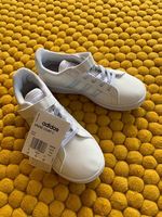 Baskets Adidas neuves, T. 31