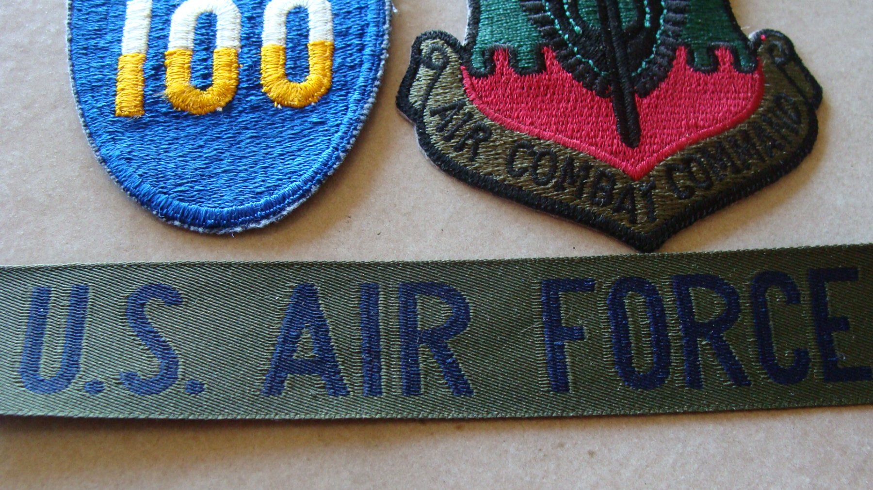 Plaquettes & Badges: Petit lot US – Neuf avec emballage d'origine à Cuarny par hen_g7hn 2