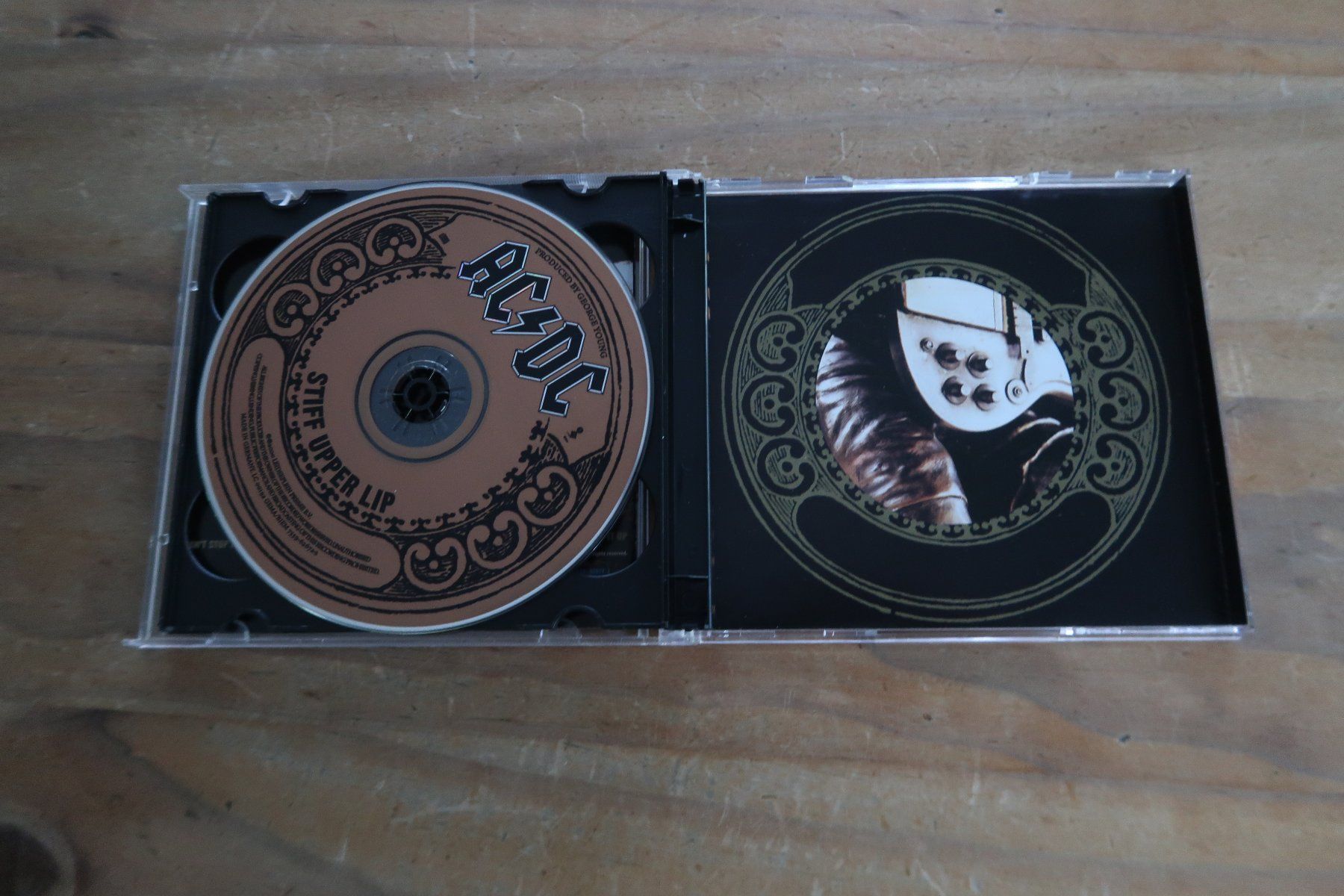 CDs: AC/DC - STIFF UPPER LIP - TOUR EDITION mit BONUS CD – D'occasion à Basel par Patiscat 5