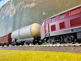Roco __ 4 tlg. Güterzug __ Diesellokomotive BR 215 __ HO DC