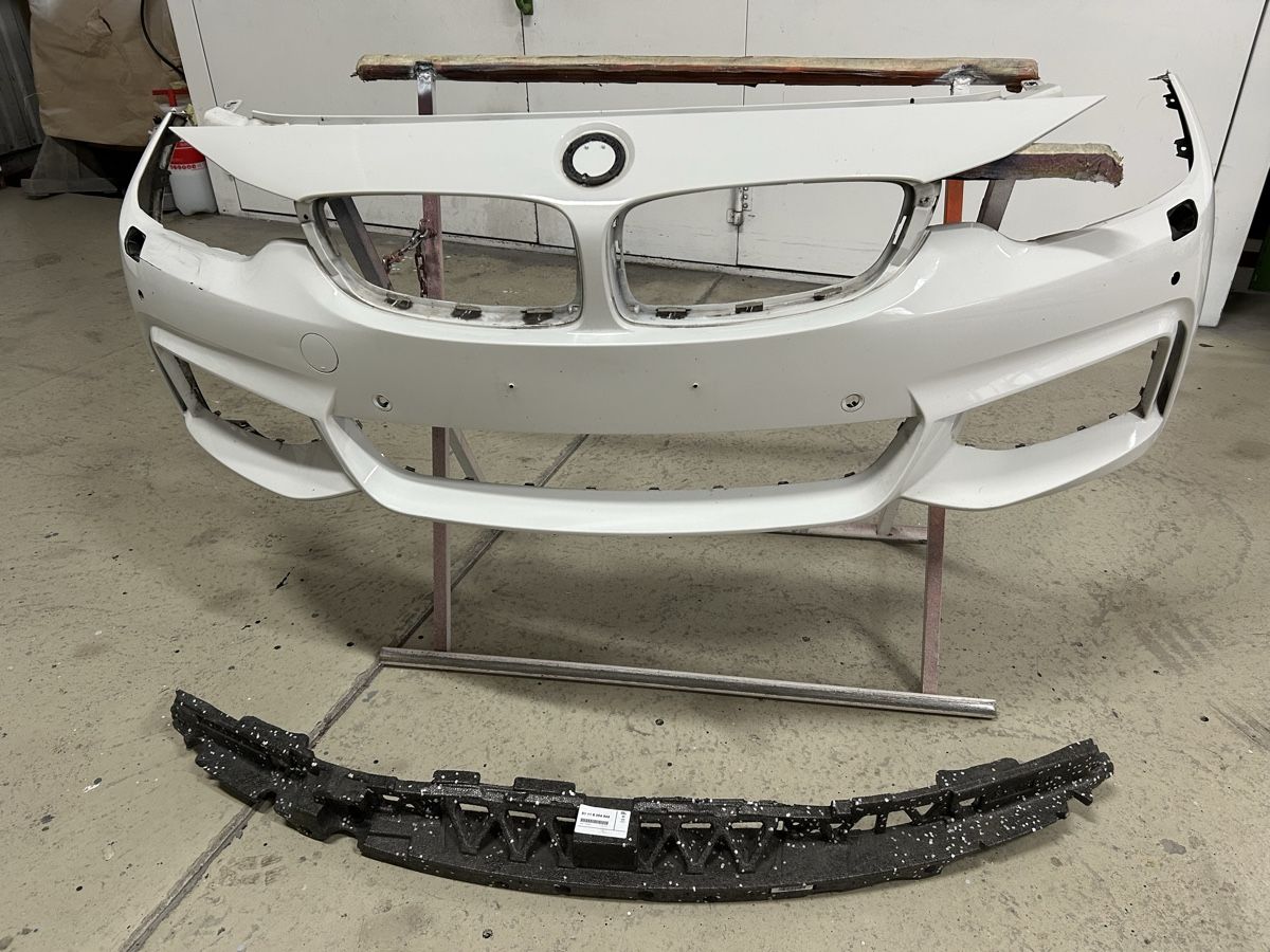Toutes les pièces auto: Bmw 4 Stosstange vorne – D'occasion à Bellach par amc1