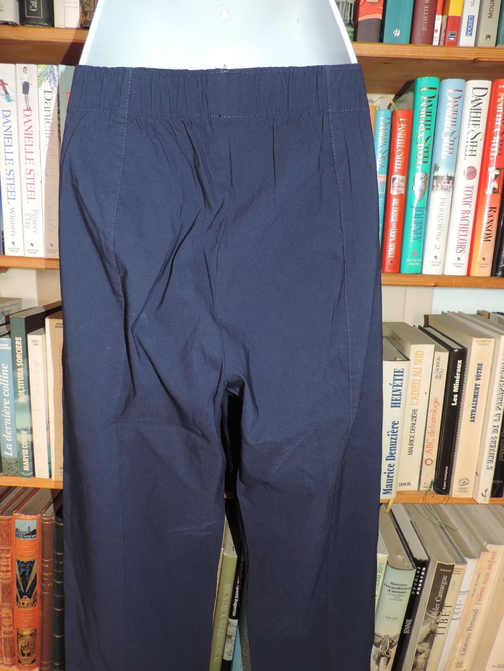 Pantaloni: pantalon stretch bleu marine – Usato da Genève venduto da Axelle333 6