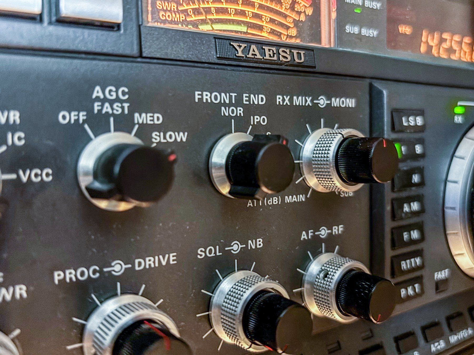 Yaesu Technique de radiocom: YAESU FT-1000D (200W) – D'occasion à Zürich par J2O 1
