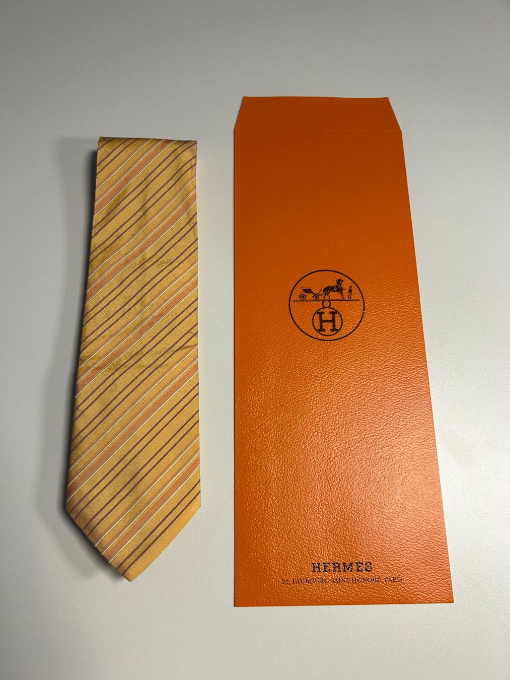 Hermès Cravatte: Hermès Taffet Streifen Krawatte – Usato da Bern venduto da kurtikobolt74