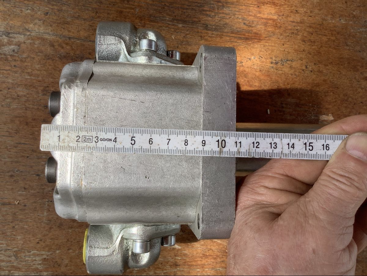 Traktoren: Hydraulikpumpe   pompe hydraulique – Defekt aus charrat von DBblue4 5