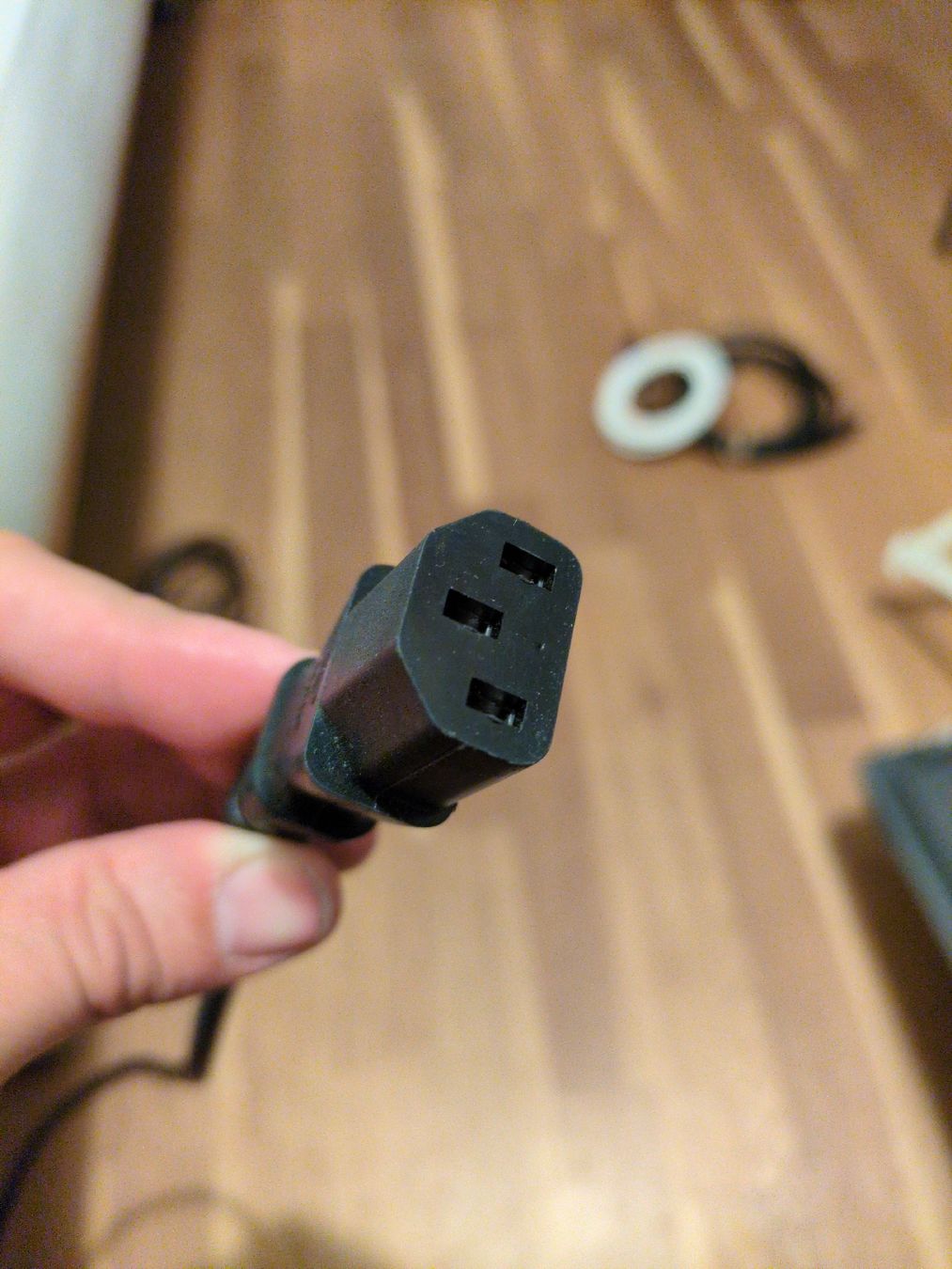 Cavi: IEC 60320 C13 auf Shuko, 2 Meter – Usato da Zürich venduto da balin777