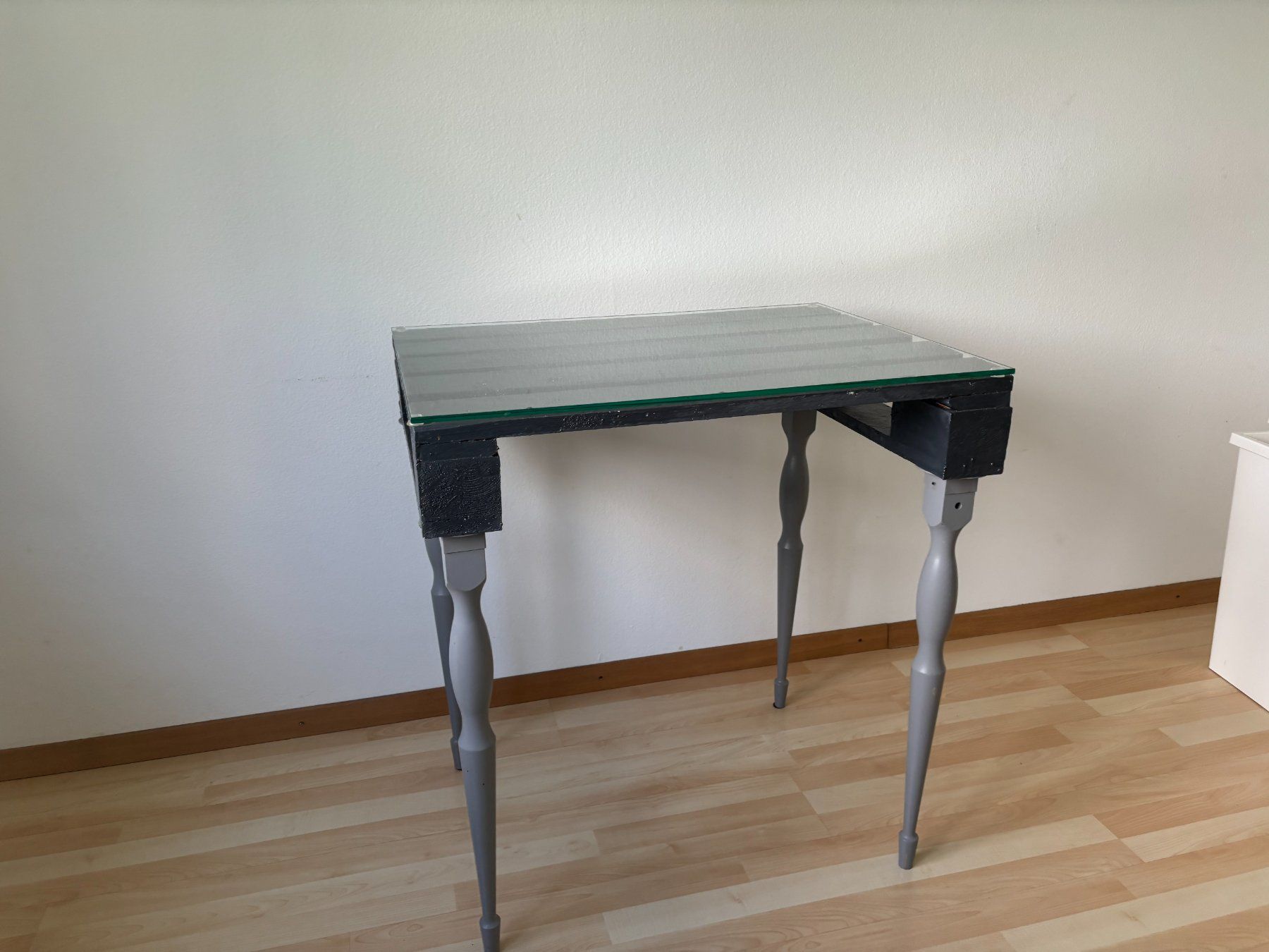 Tables: Pallet Tisch mit Schutzglas – D'occasion à Zürich par sof_8gqv 3