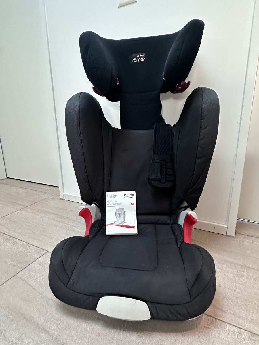 Britax Römer Seggiolini per auto: Kindersitz Britax Römer Kidfix XP 15-36kg – Usato da Dietlikon venduto da Marfull