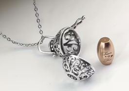 Kette mit Anhänger und mini Urne