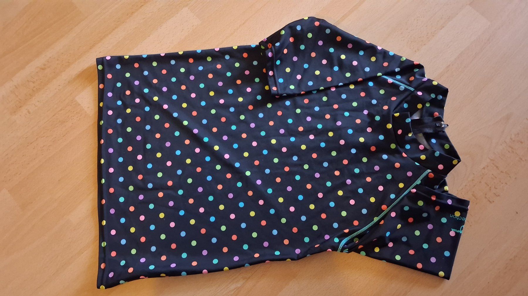 Blouses, T-shirts & Tops: 2 t-shirts de bains taille 152 – D'occasion à Fribourg par mar_wd7v 4