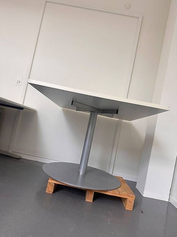Tische: Bürotisch – Gebraucht aus St. Gallen von alexa89 1
