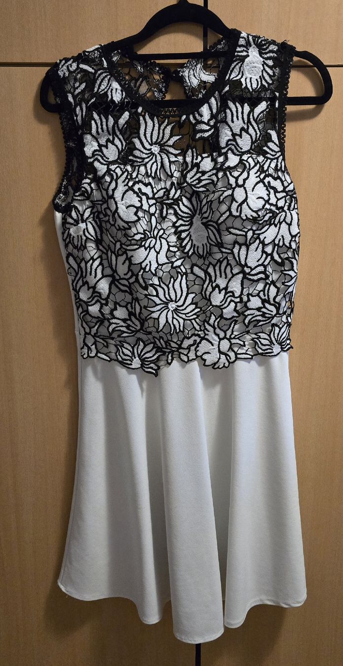Vestiti: Diverses Robes taille 38/M – Usato da Düdingen venduto da Ayatola 5