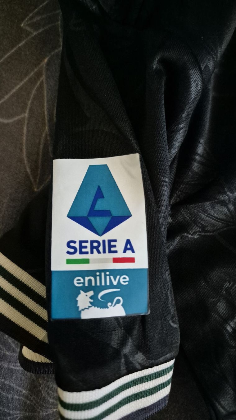 Scarpe, pantaloni & magliette da ginnastica: Juventus Trikot  – Nuovo (secondo la descrizione) da Emmenbrücke venduto da Mauri10 3