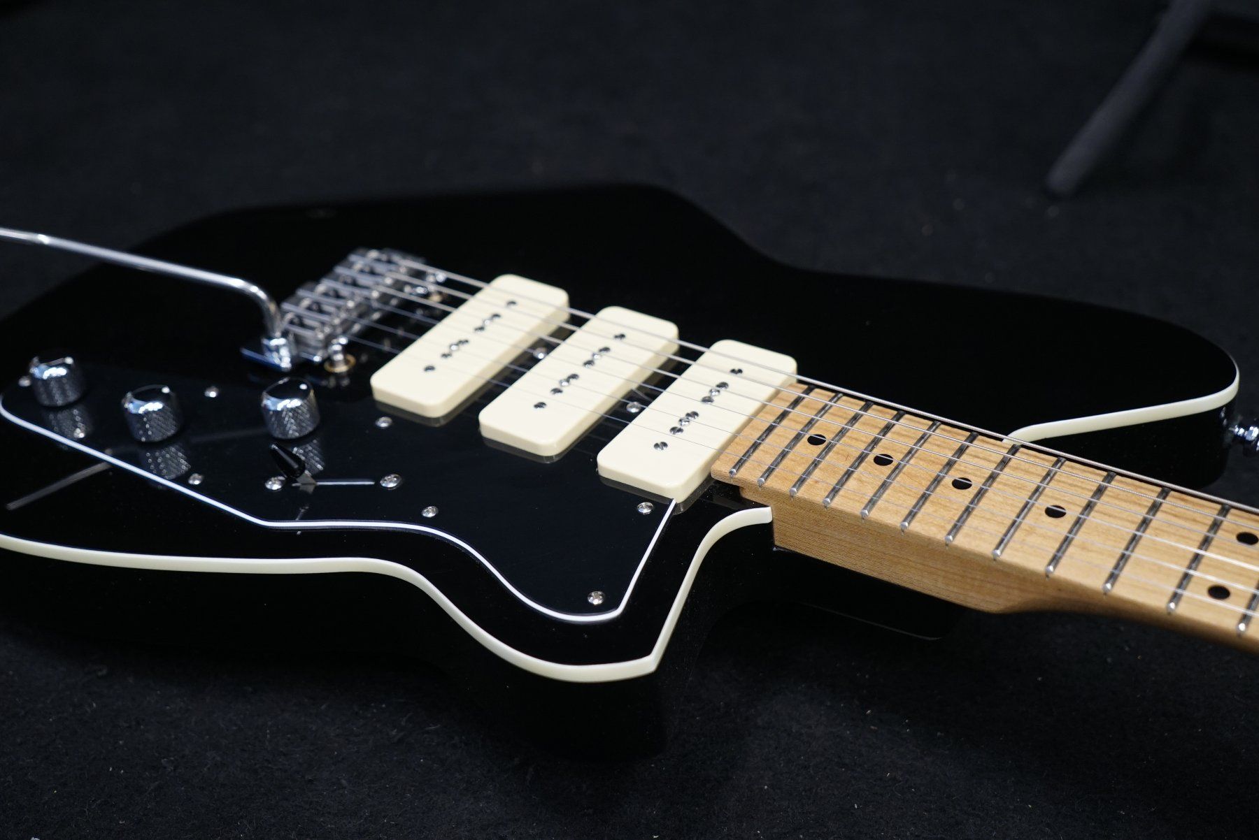Strumenti musicali: Reverend Jetstream 390 Roasted Maple Fingerboard E-Guitar – Usato da Ortschwaben venduto da Musictrade 2
