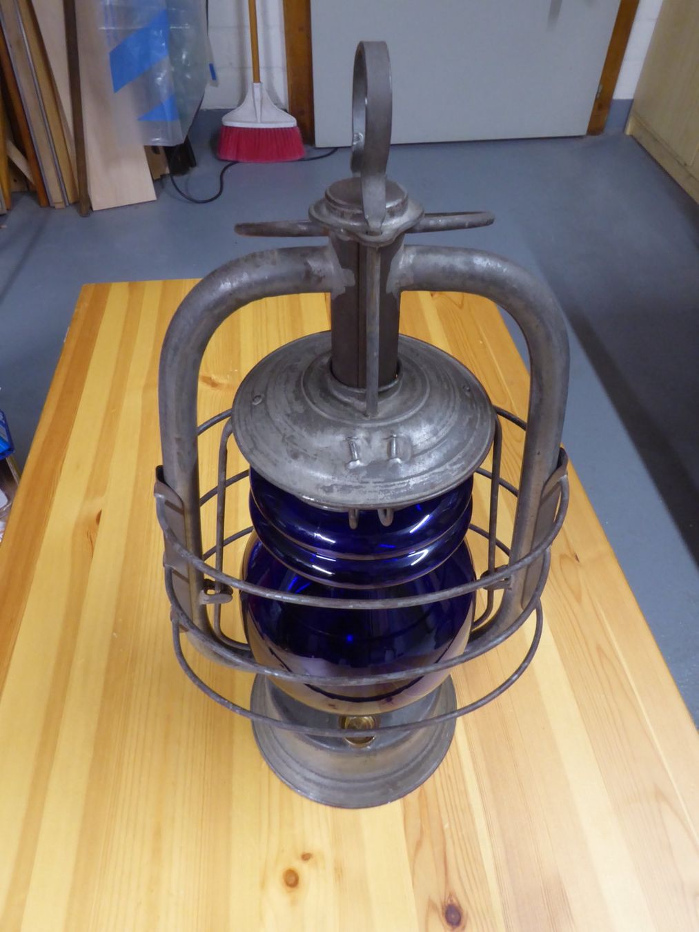 Lampade: Petrol Handlampe mit blauem Glas – Usato da Mühleberg venduto da Pumori 7
