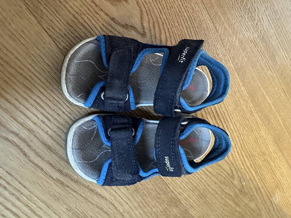 Scarpe per ragazzi: Superfit Sandalen Gr.25 – Usato da Worb venduto da janelle03