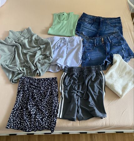 Kleiderpaket Gr.34/36 zum Teil neue Sachen