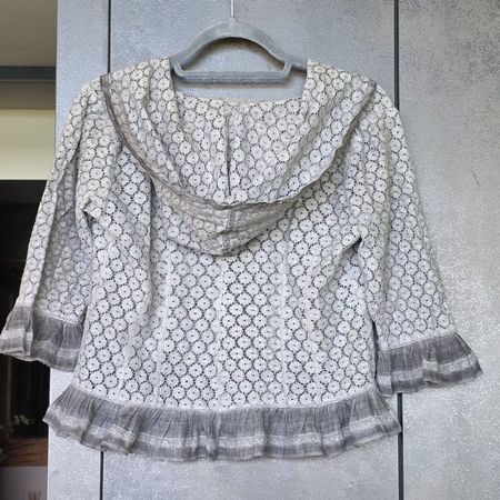 Adorable petite veste à capuche NILE en dentelle de coton, S