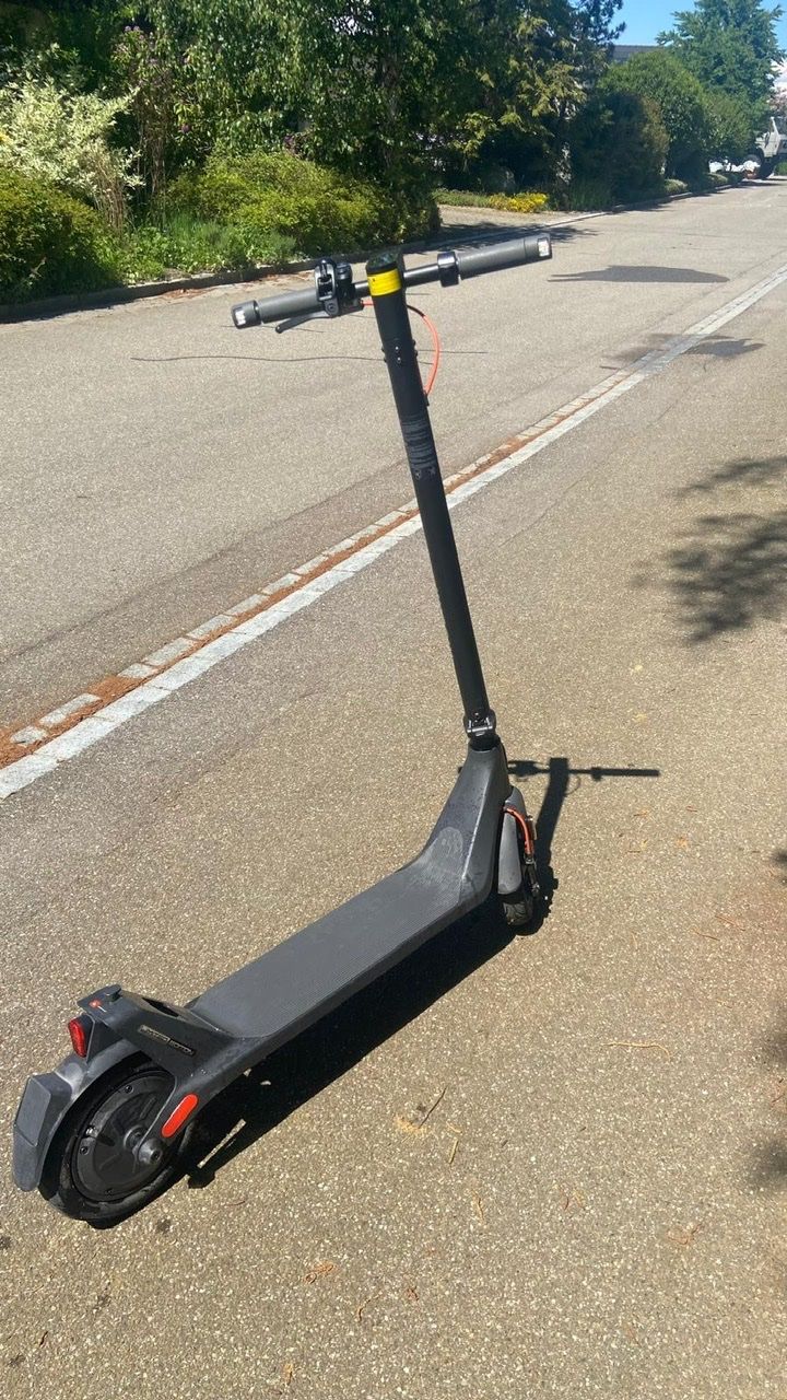 Xiaomi Kickboard: E-Scooter – D'occasion à Henggart par bauman 3