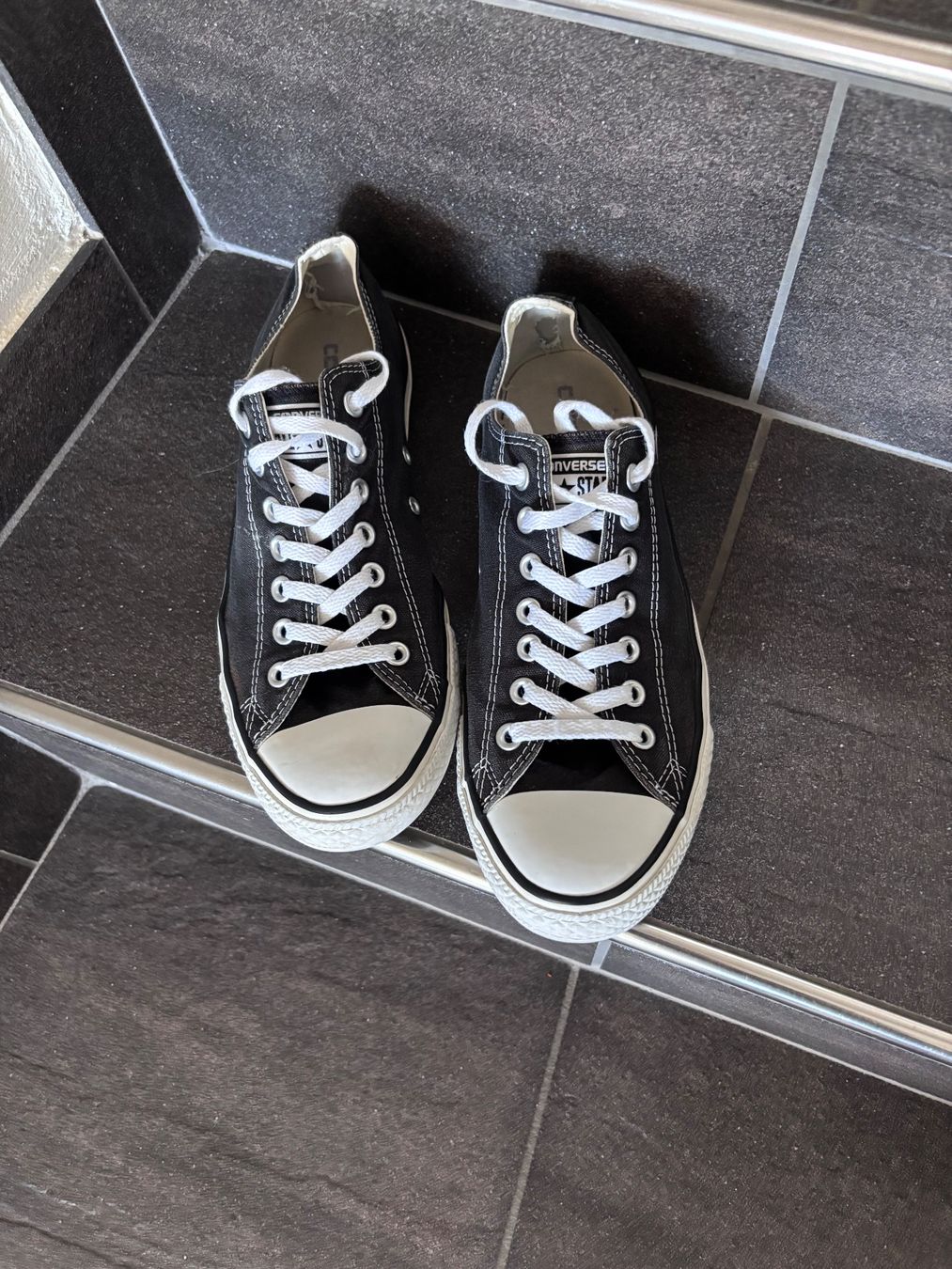 Converse Herrenschuhe: Converse schwarz 43 – Gebraucht aus Balsthal von Uroby