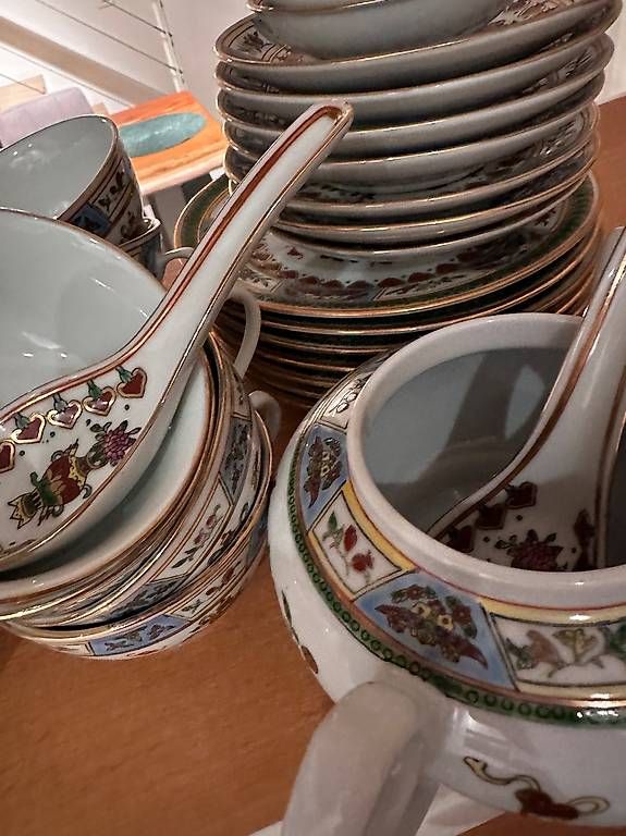 Services de table: Unique Chinese tableware set for 7 Persons – D'occasion à Mettmenstetten par yulianka19